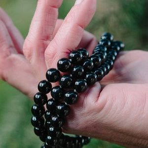 GEMISPHERE 8mm Onyx 25" Necklace